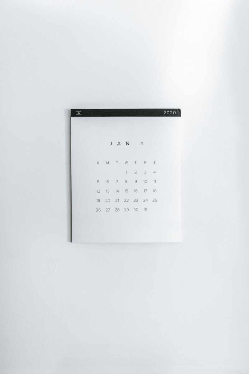 Kalendarz tygodniowy 2024: Modele biurkowe i książkowe